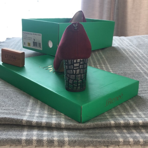 J. Renne’ Suede burgundy shoes with unique silver design - Picture 6 of 7